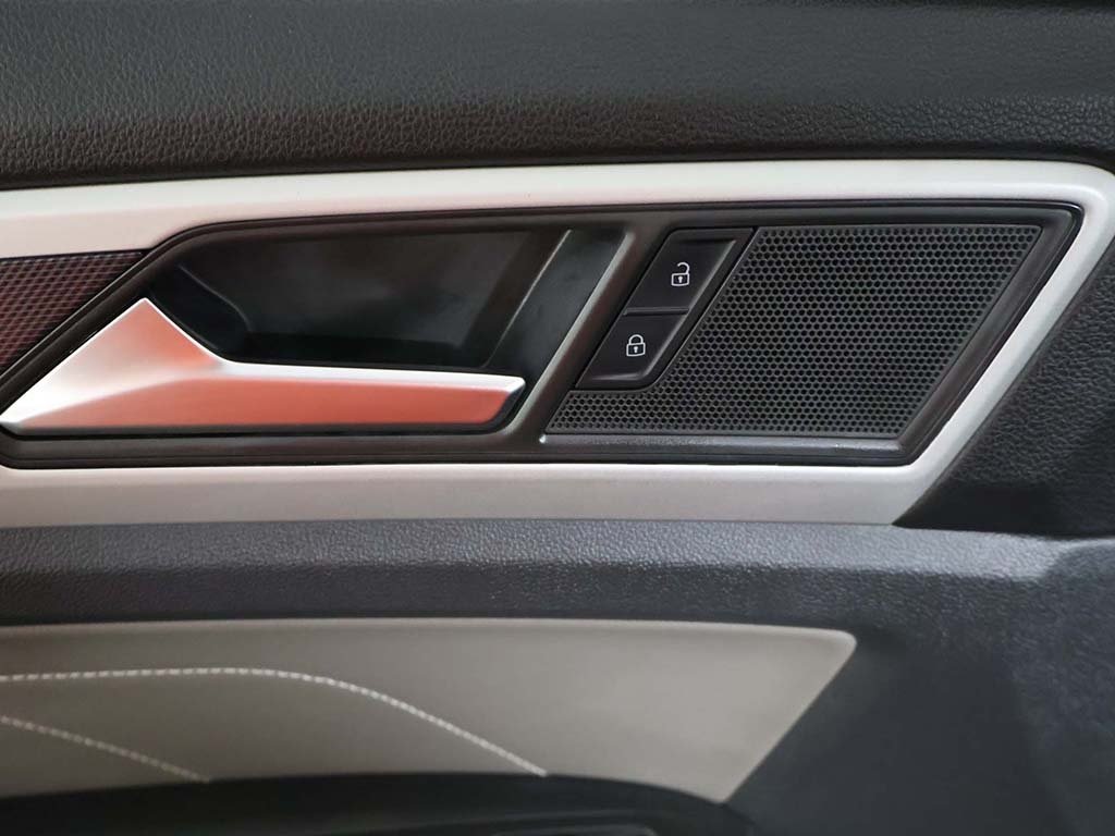2022 Volkswagen Atlas 3.6L V6 SEL R-Line Image 38 of 68