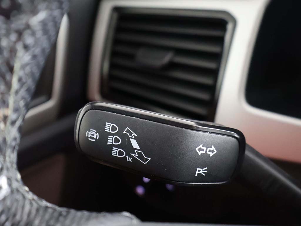 2022 Volkswagen Atlas 3.6L V6 SEL R-Line Image 49 of 68