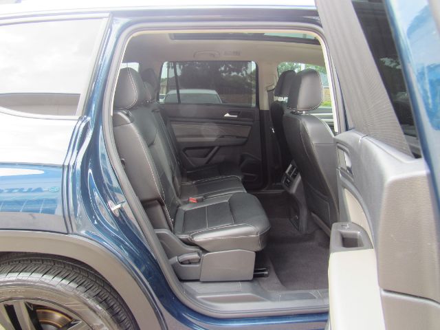 Vehicle image 27 of 42