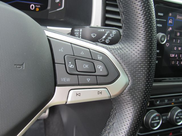 Vehicle image 35 of 42