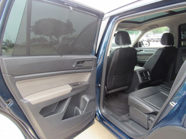 Vehicle image 22 of 42