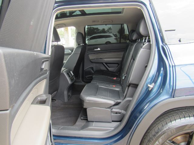 Vehicle image 21 of 42