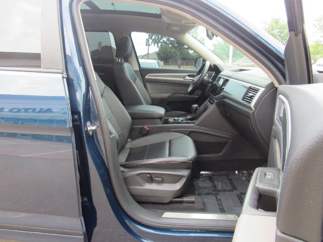 Vehicle image 29 of 42