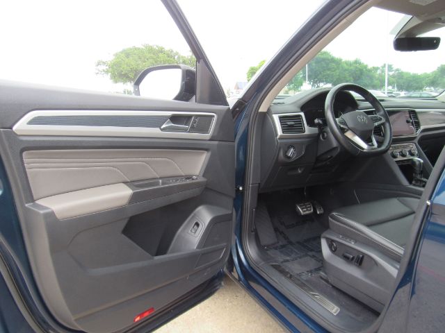 Vehicle image 19 of 42