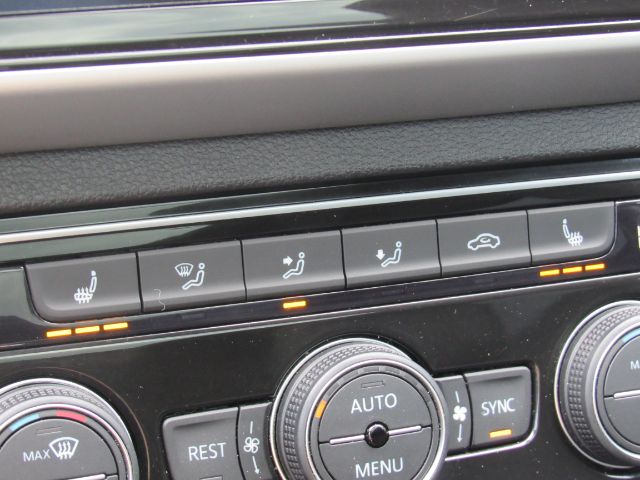 Vehicle image 14 of 42