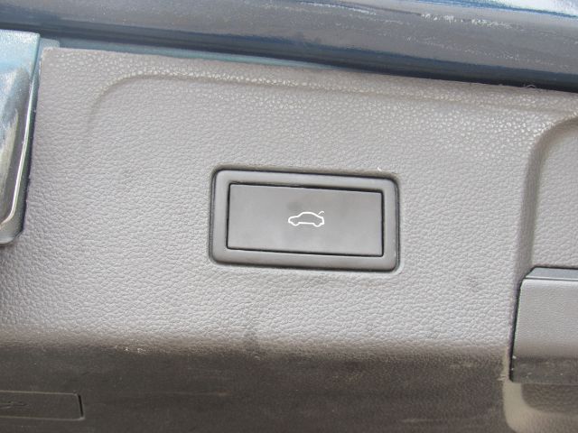 Vehicle image 25 of 42