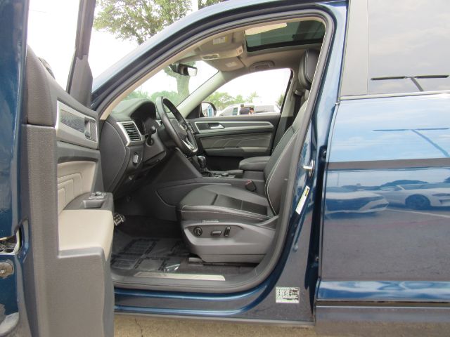 Vehicle image 18 of 42