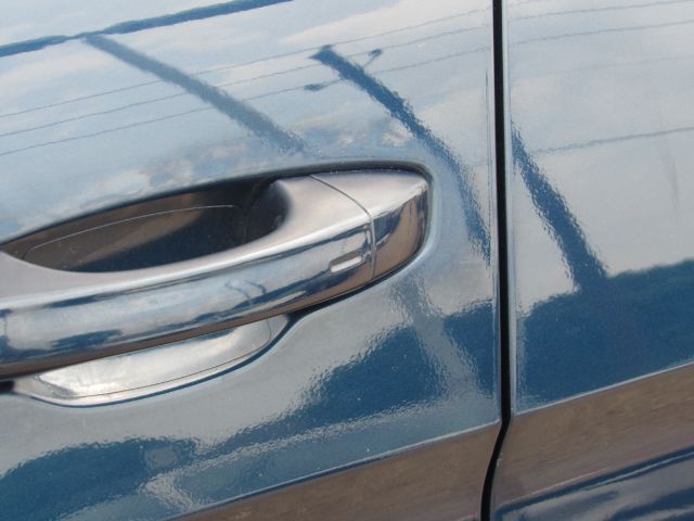 Vehicle image 17 of 42