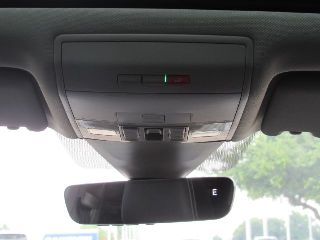 Vehicle image 31 of 42