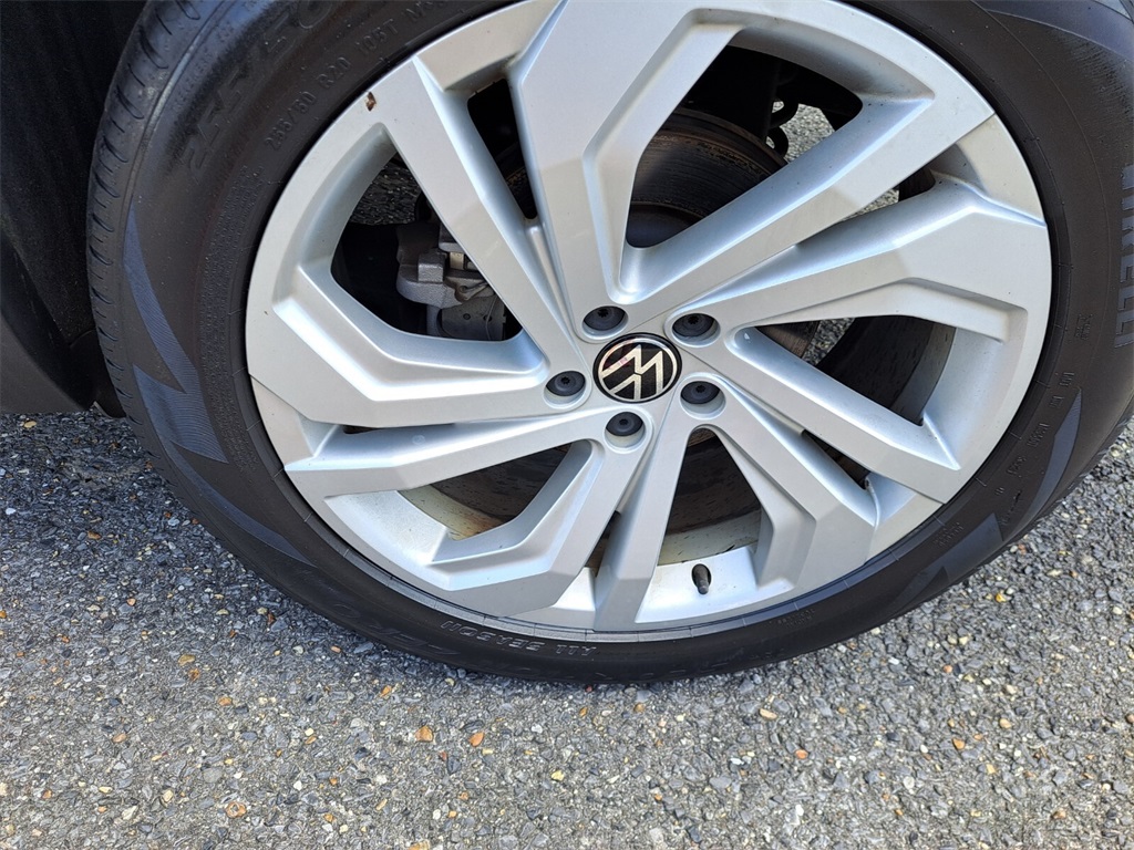 2022 Volkswagen Atlas 3.6L V6 SE Technology Image 9 of 28
