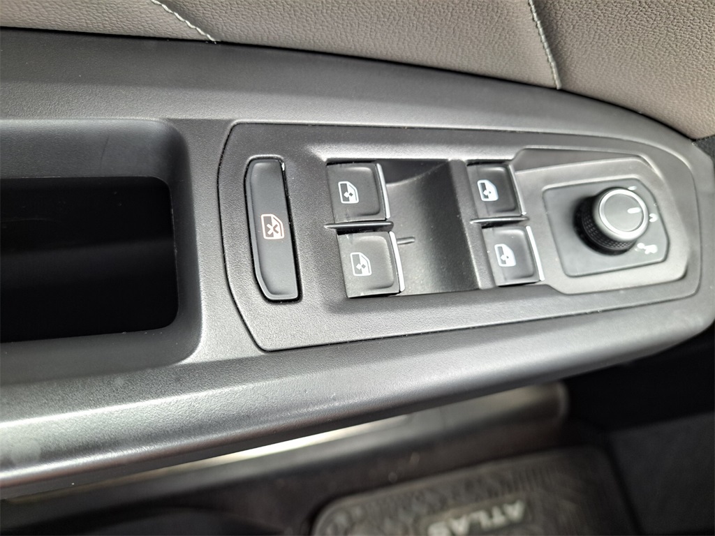 2022 Volkswagen Atlas 3.6L V6 SE Technology Image 23 of 28