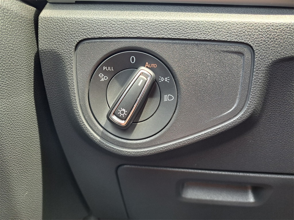 2022 Volkswagen Atlas 3.6L V6 SE Technology Image 21 of 28
