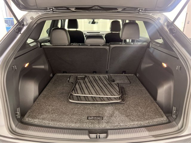2022 Volkswagen Atlas Cross Sport 3.6L V6 SE Technology Image 9 of 26