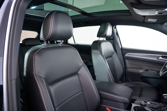 2022 Volkswagen Atlas Cross Sport 3.6L V6 SE Technology Image 22 of 45