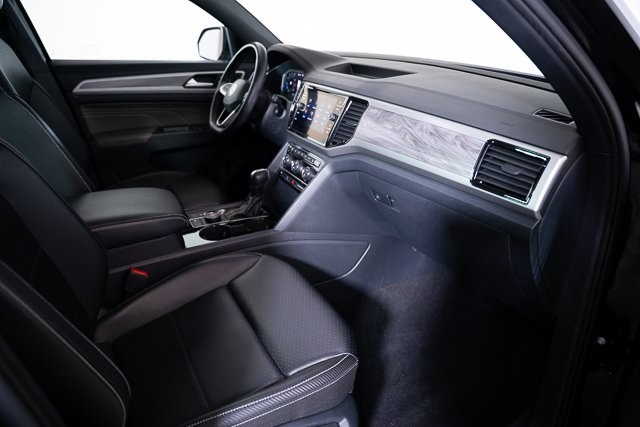 2022 Volkswagen Atlas Cross Sport 3.6L V6 SE Technology Image 44 of 45