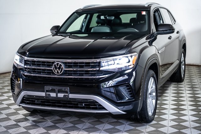 2022 Volkswagen Atlas Cross Sport 3.6L V6 SE Technology Image 3 of 45