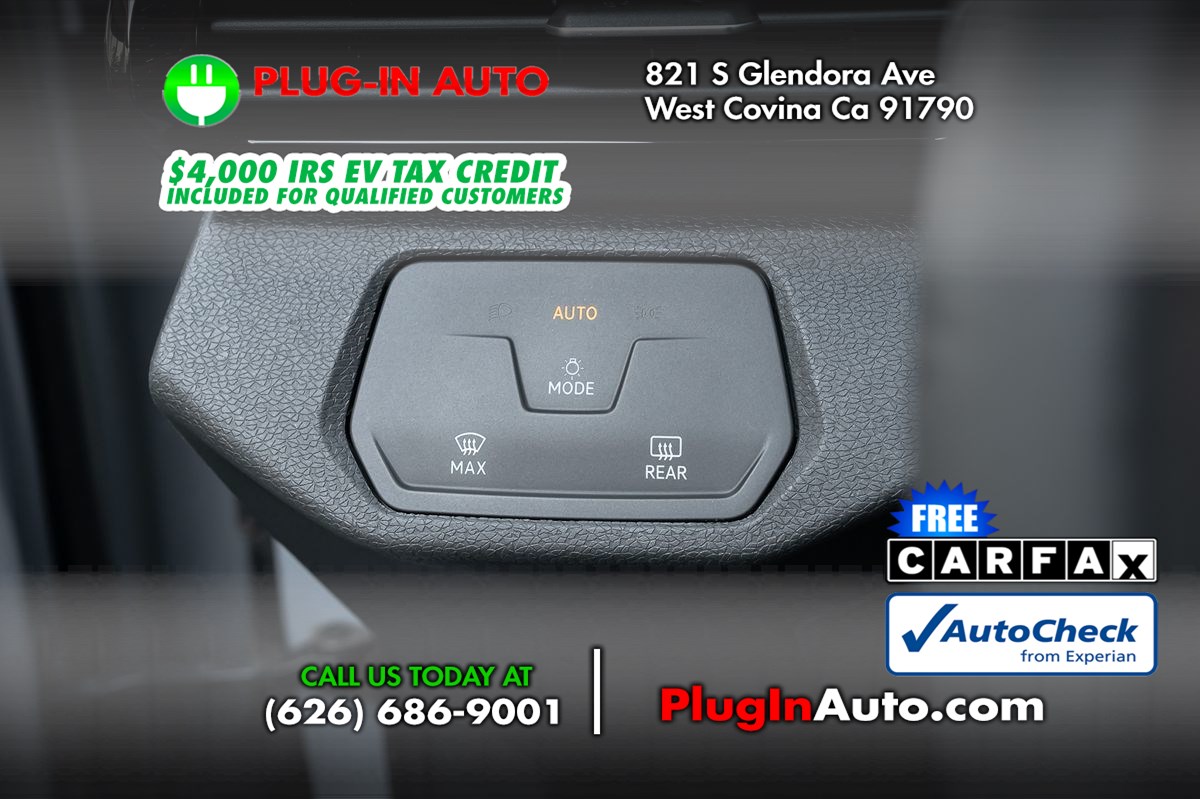 Vehicle image 10 of 11