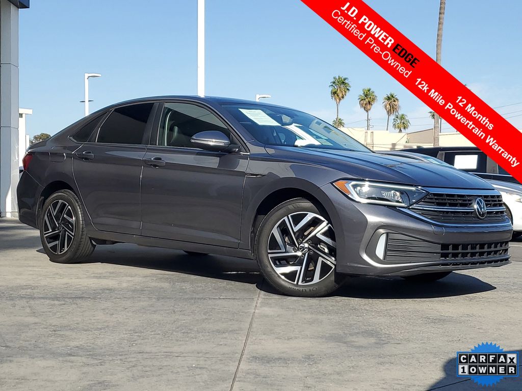 2022 Volkswagen Jetta SEL Image 2 of 32