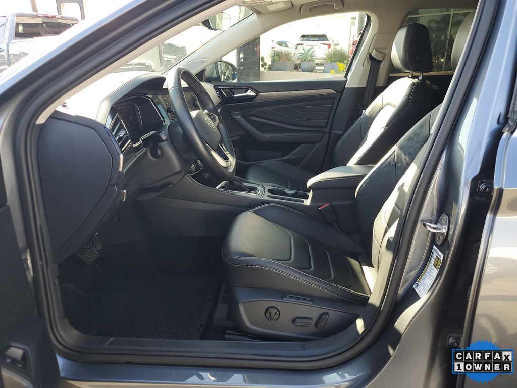 2022 Volkswagen Jetta SEL Image 8 of 32