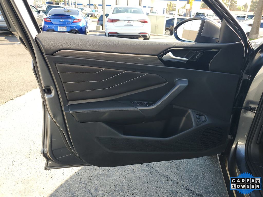 2022 Volkswagen Jetta SEL Image 24 of 32