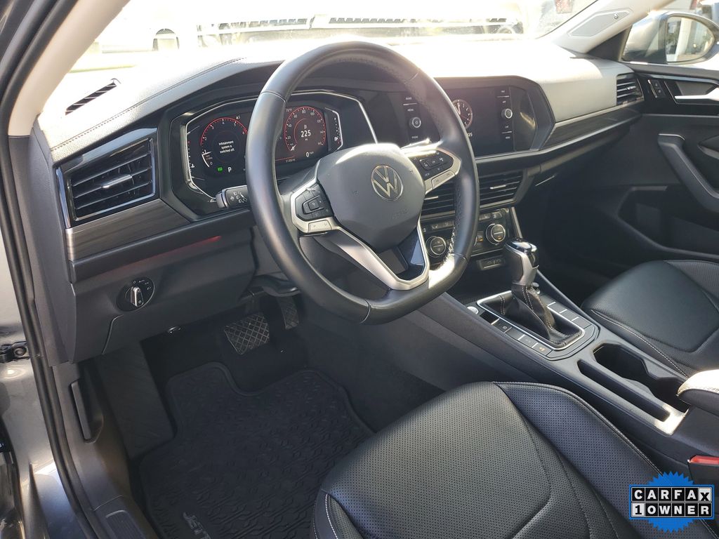 2022 Volkswagen Jetta SEL Image 13 of 32