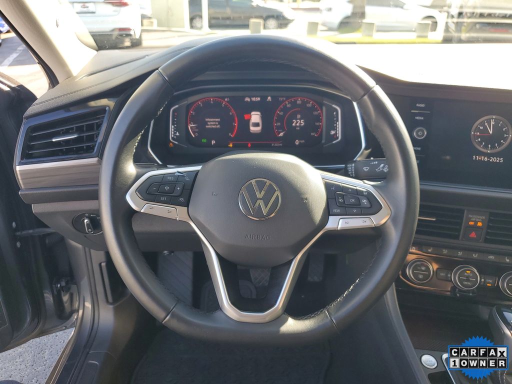 2022 Volkswagen Jetta SEL Image 11 of 32