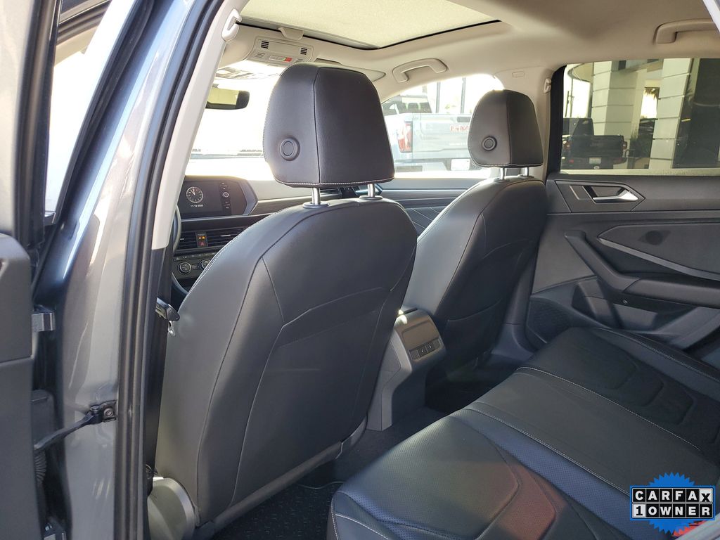 2022 Volkswagen Jetta SEL Image 10 of 32