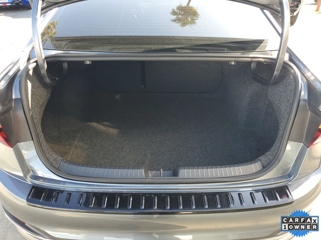 2022 Volkswagen Jetta SEL Image 7 of 32