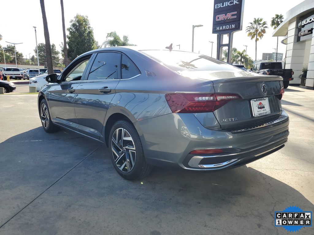 2022 Volkswagen Jetta SEL Image 4 of 32