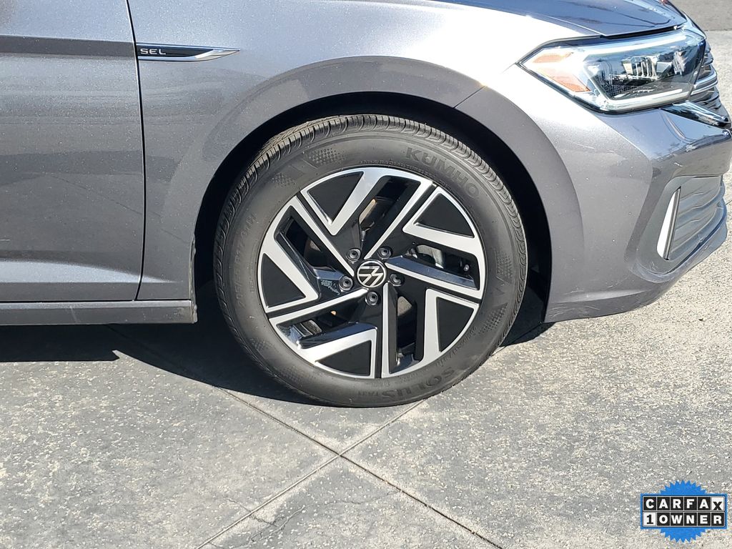 2022 Volkswagen Jetta SEL Image 6 of 32