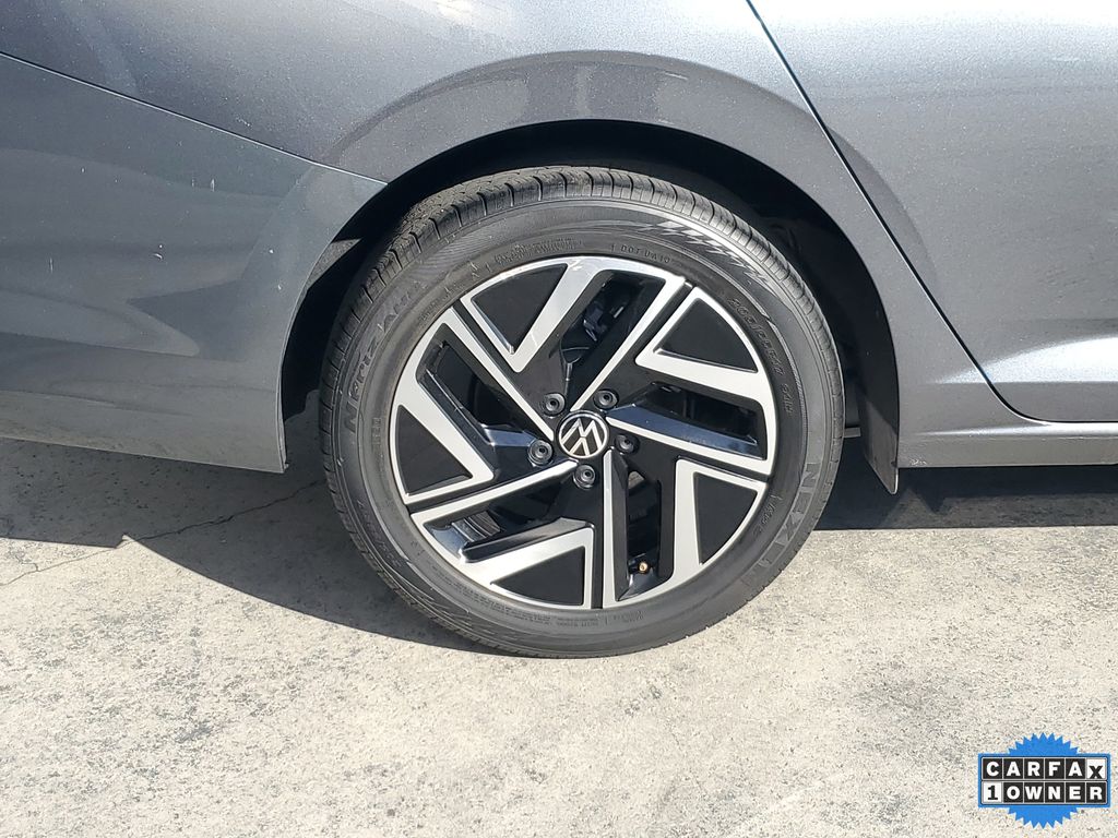 2022 Volkswagen Jetta SEL Image 5 of 32