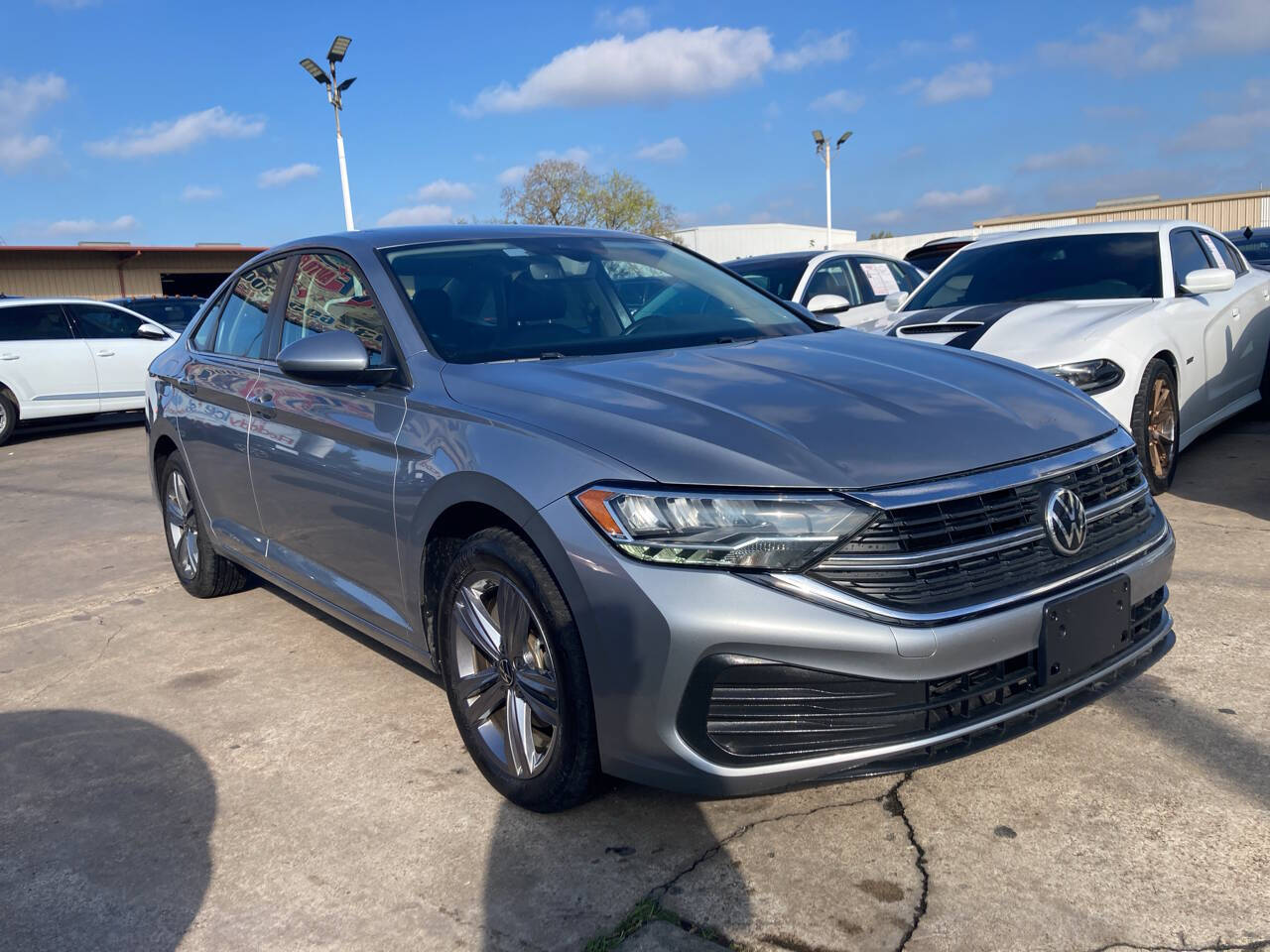 2022 Volkswagen Jetta SE Image 3 of 11