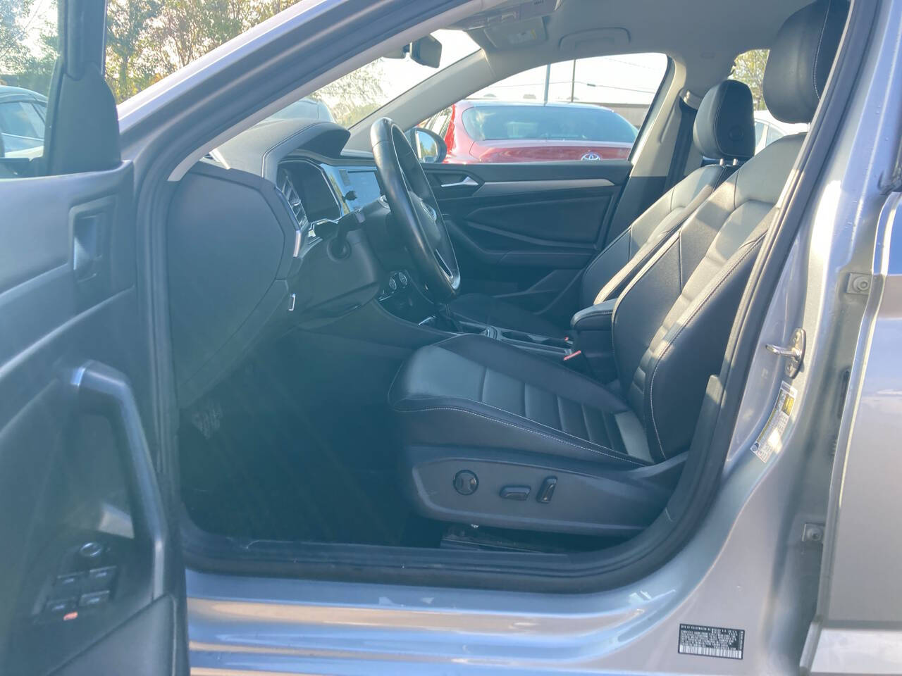 2022 Volkswagen Jetta SE Image 7 of 11