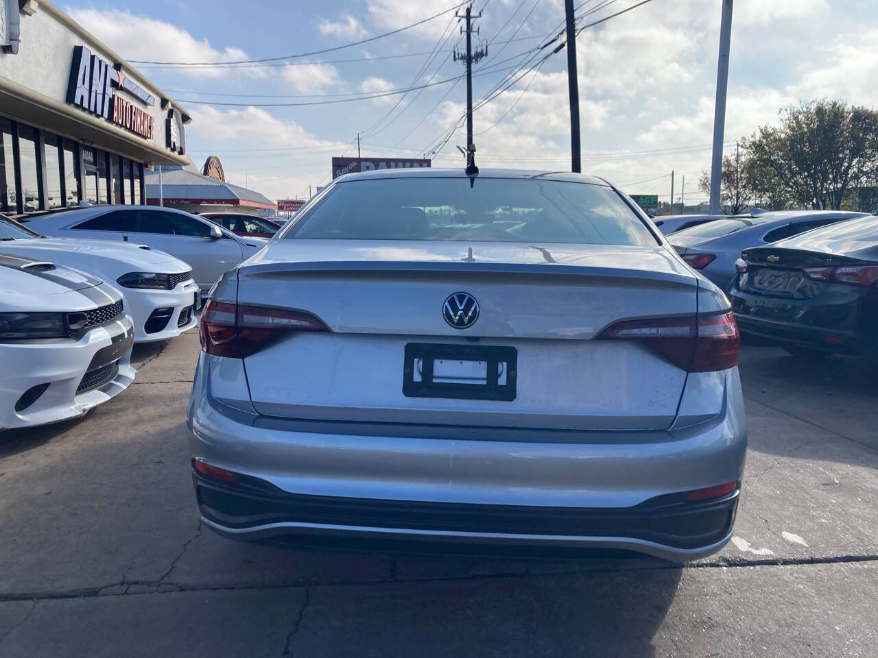 2022 Volkswagen Jetta SE Image 5 of 11