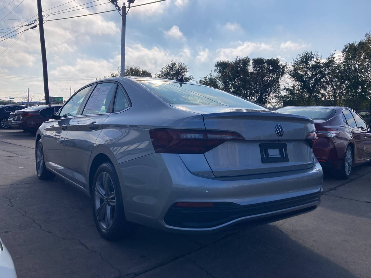 2022 Volkswagen Jetta SE Image 6 of 11