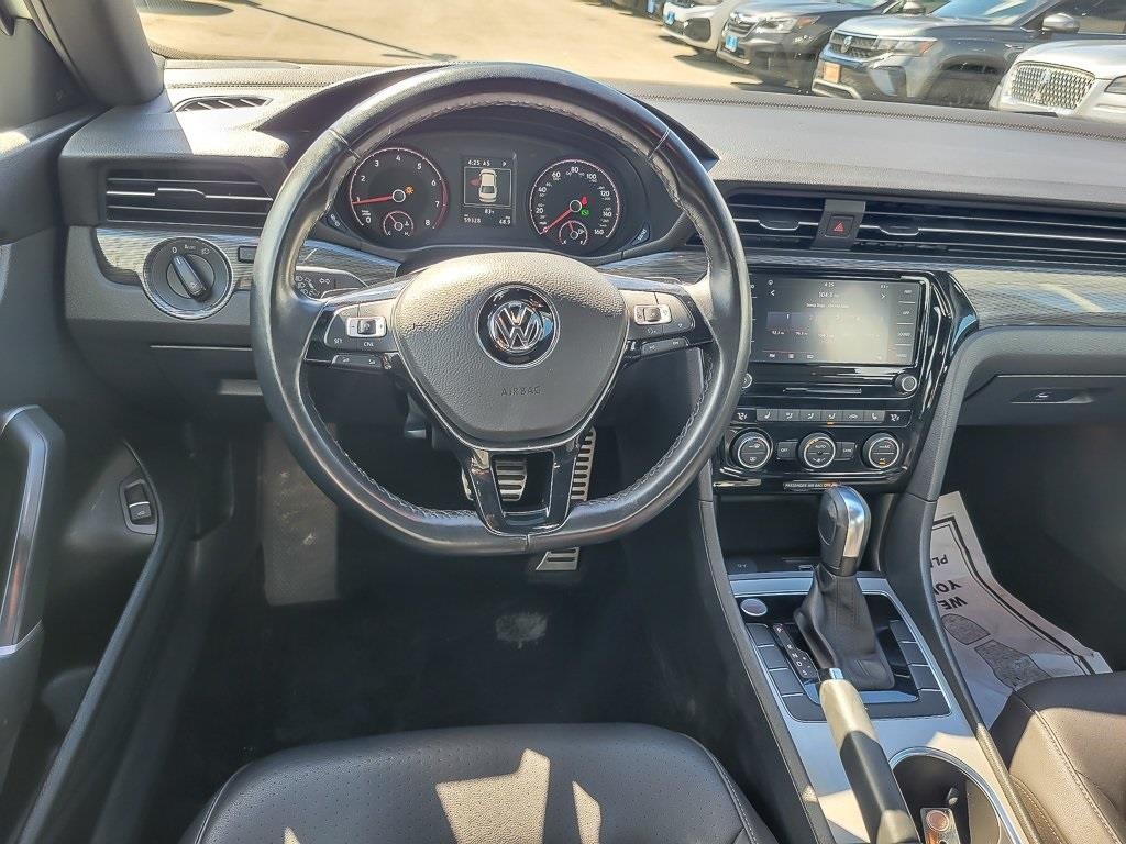 2022 Volkswagen Passat 2.0T R-Line Image 14 of 29