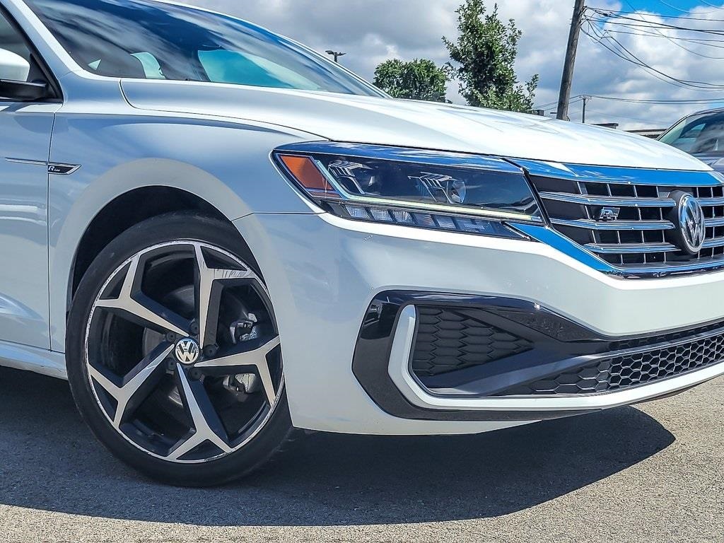 2022 Volkswagen Passat 2.0T R-Line Image 3 of 29