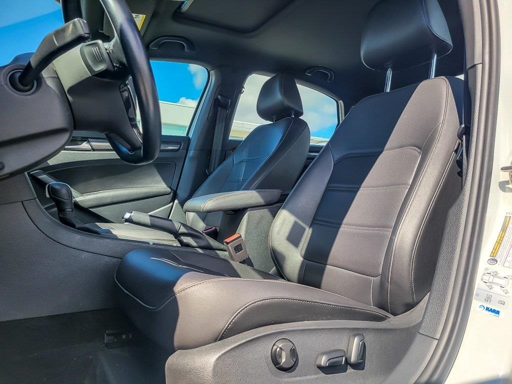 2022 Volkswagen Passat 2.0T R-Line Image 11 of 29