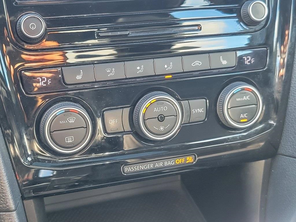 2022 Volkswagen Passat 2.0T R-Line Image 28 of 29