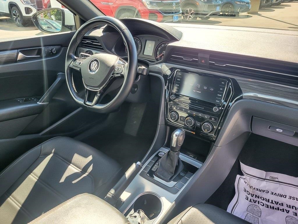 2022 Volkswagen Passat 2.0T R-Line Image 13 of 29