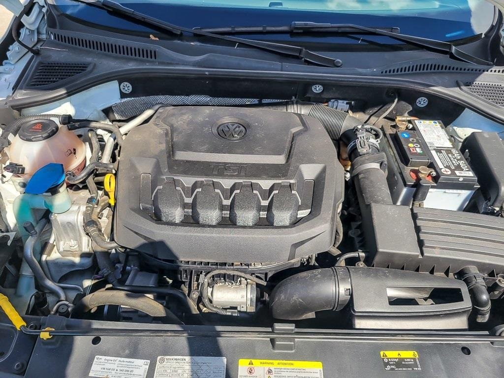 2022 Volkswagen Passat 2.0T R-Line Image 9 of 29