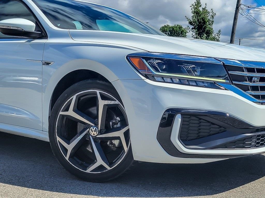 2022 Volkswagen Passat 2.0T R-Line Image 4 of 29