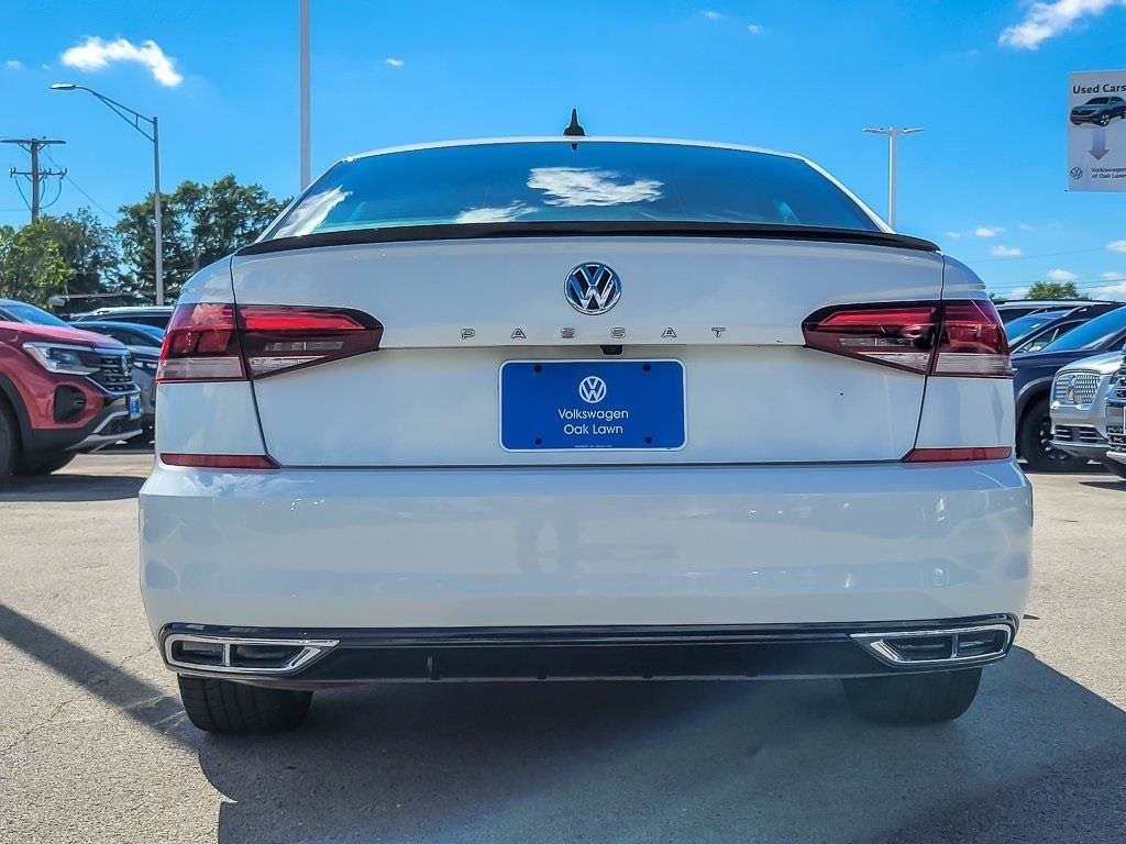 2022 Volkswagen Passat 2.0T R-Line Image 6 of 29