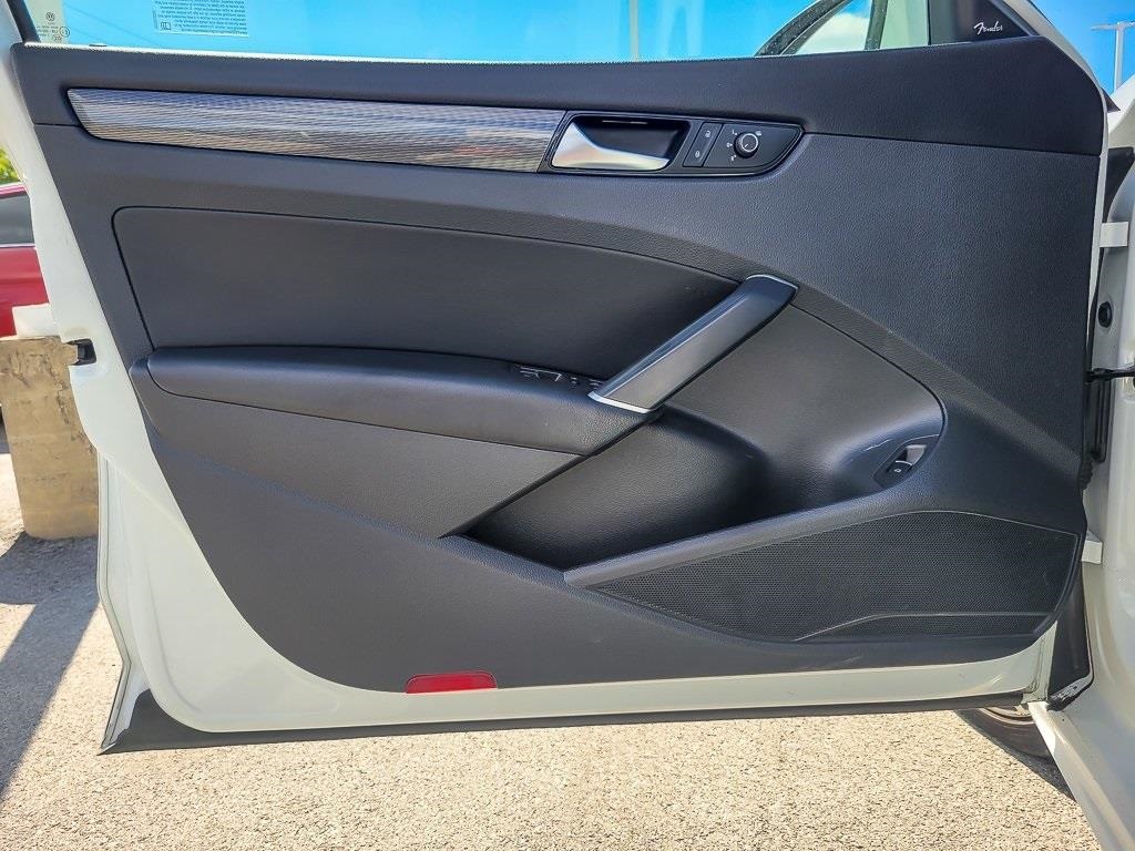 2022 Volkswagen Passat 2.0T R-Line Image 20 of 29