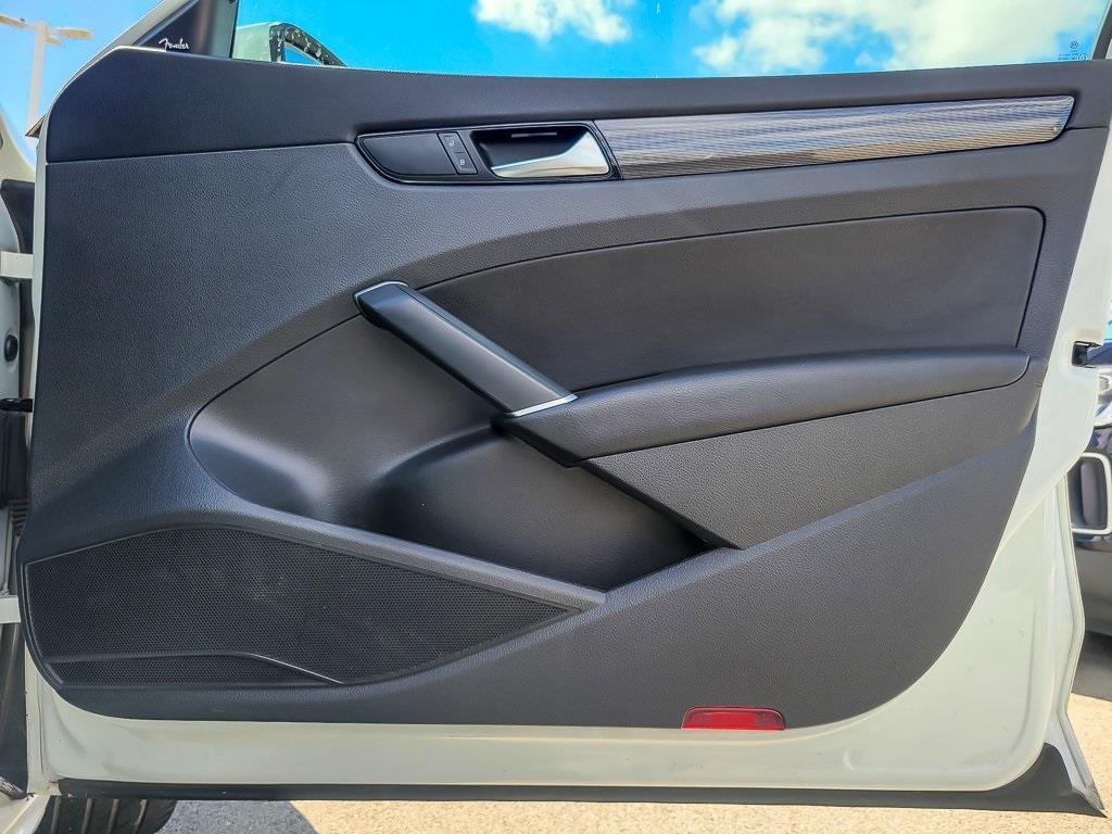 2022 Volkswagen Passat 2.0T R-Line Image 23 of 29