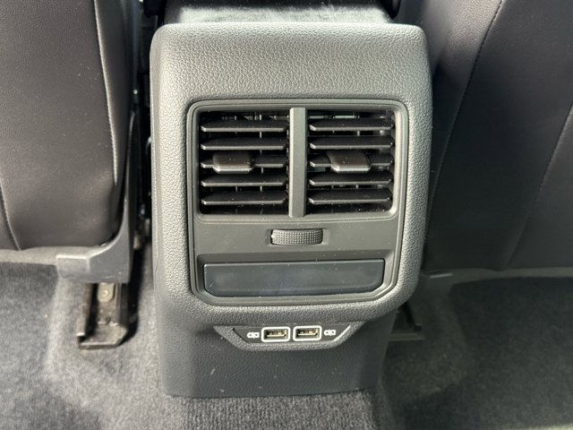 2022 Volkswagen Passat 2.0T SE Image 26 of 35