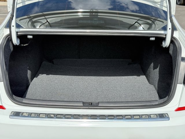 2022 Volkswagen Passat 2.0T SE Image 12 of 35
