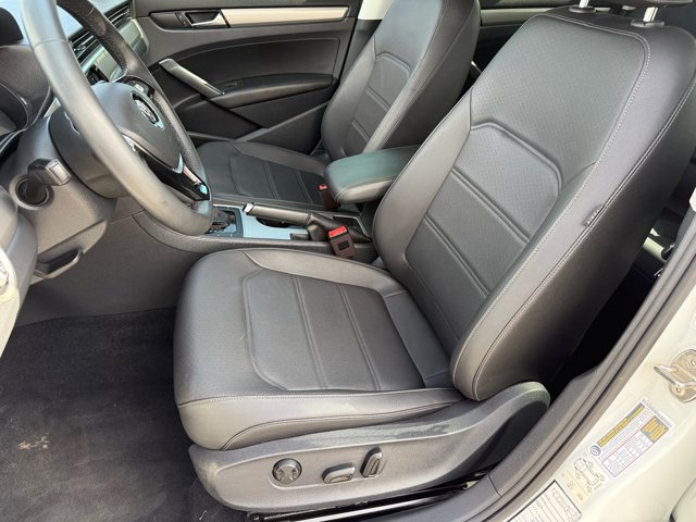 2022 Volkswagen Passat 2.0T SE Image 16 of 35