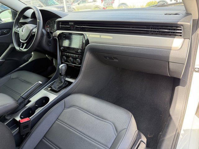 2022 Volkswagen Passat 2.0T SE Image 19 of 35