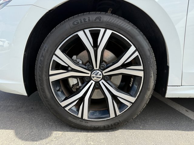 2022 Volkswagen Passat 2.0T SE Image 11 of 35